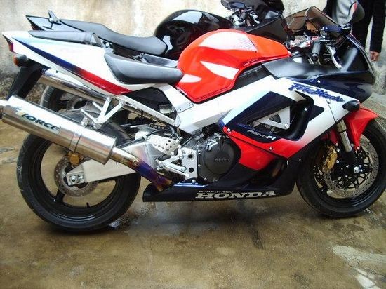 进口本田CBR929摩托车 